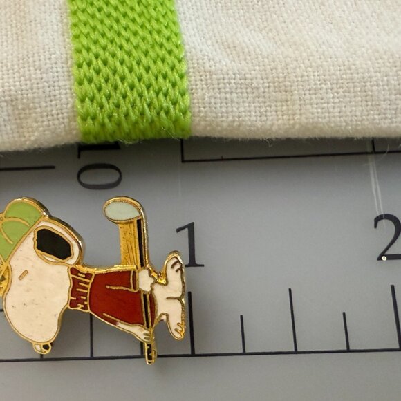 Vintage Peanuts Snoopy Collectible Enamel Lapel Pin Golf 1.5" - Picture 2 of 3